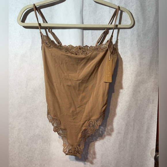 SKIMS Other - SKIMS lace camisole bodysuit size small